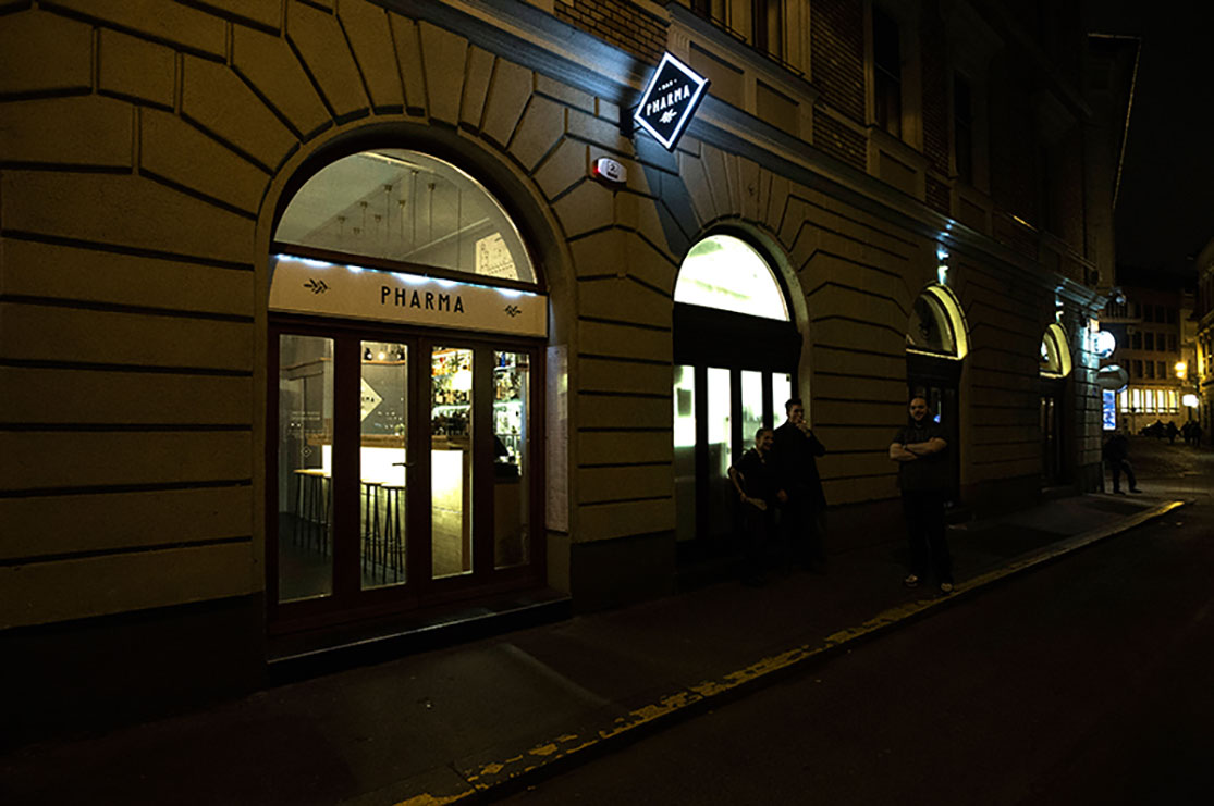 布达佩斯最佳鸡尾酒酒吧、酒吧logo设计、酒吧空间设计、视觉餐饮