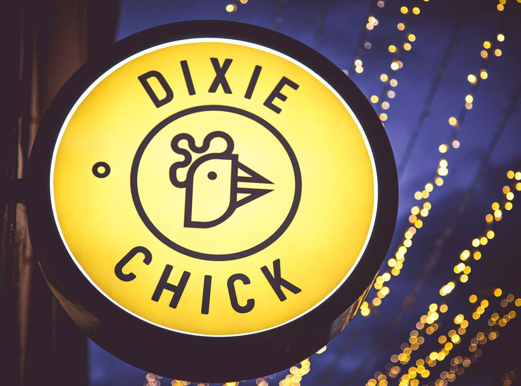 一个时髦的炸鸡关节休闲餐厅Logo设计