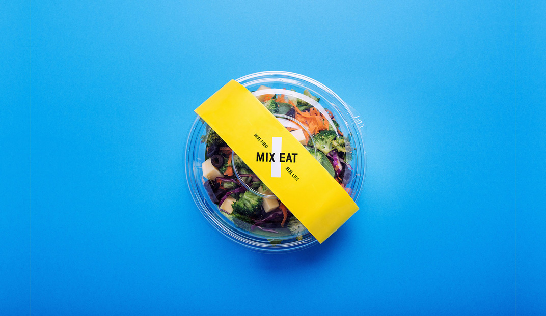 黄色斜线重叠和平衡概念轻食品牌设计