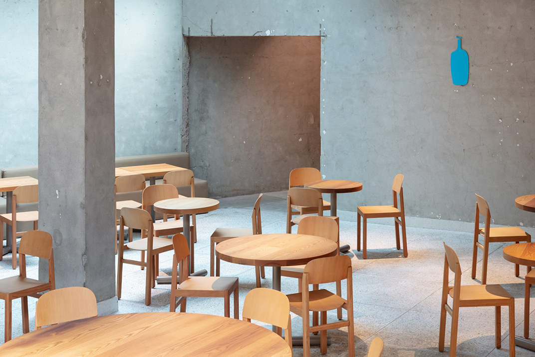 蓝色瓶装咖啡，Seongsu咖啡厅 schemata 餐厅LOGO VI空间设计 全球餐饮研究所 视觉餐饮 深圳 武汉 杭州 上海 广州 北京