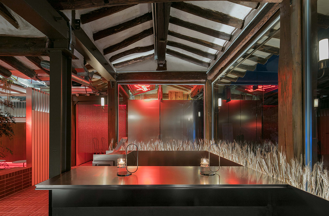 韩国一家手工啤酒品牌餐厅 韩国 东方风情 现代形象 俱乐部 不锈钢板材 餐厅LOGO VI设计 空间设计 视觉餐饮