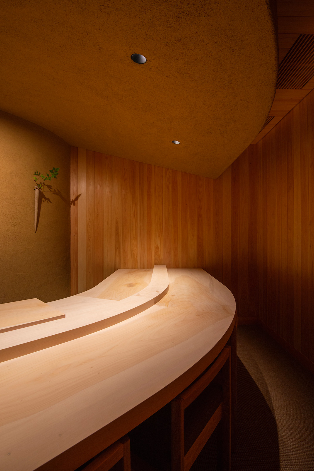 日本20平方米的寿司餐厅 寿司店 木制 黏土墙 日本柏树 餐厅LOGO VI设计 空间设计 视觉餐饮