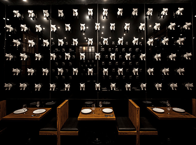 猪图形在餐厅中的展示应用｜Design by migueldelatorre
