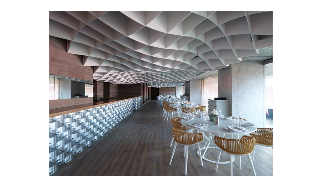 雅典Karaiskakis体育场的V‘ammos餐厅｜LM Architects