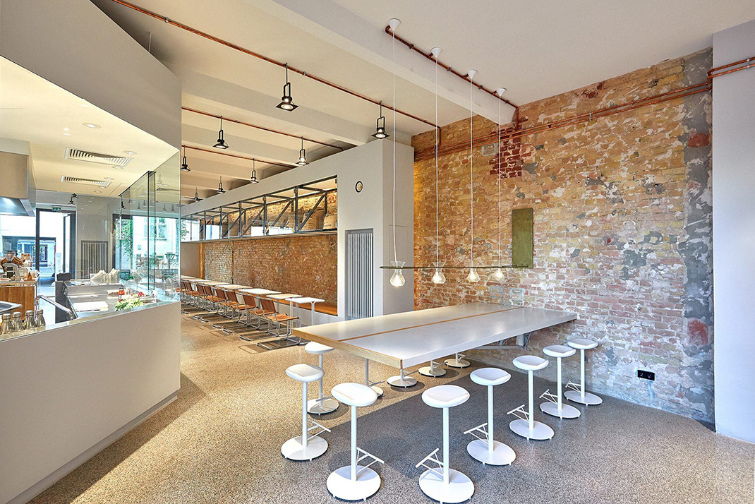 德国柏林的%Arabica咖啡店 德国 咖啡店 %Arabica 黄铜 logo设计 vi设计 空间设计 视觉餐饮