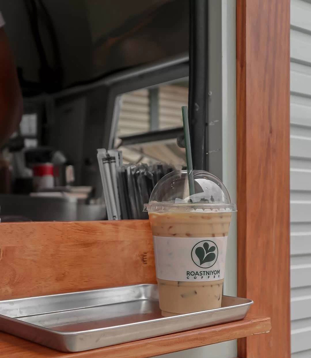 清迈街头流动咖啡车Roastniyom Coffee 泰国 清迈 咖啡车 咖啡店 logo设计 vi设计 空间设计