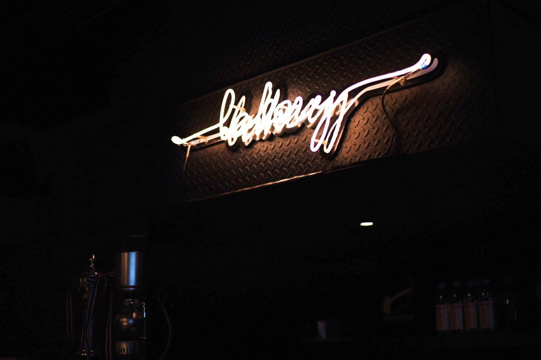黑色空间咖啡馆 泰国 曼谷 咖啡馆 霓虹灯管 黑色 logo设计 vi设计 空间设计