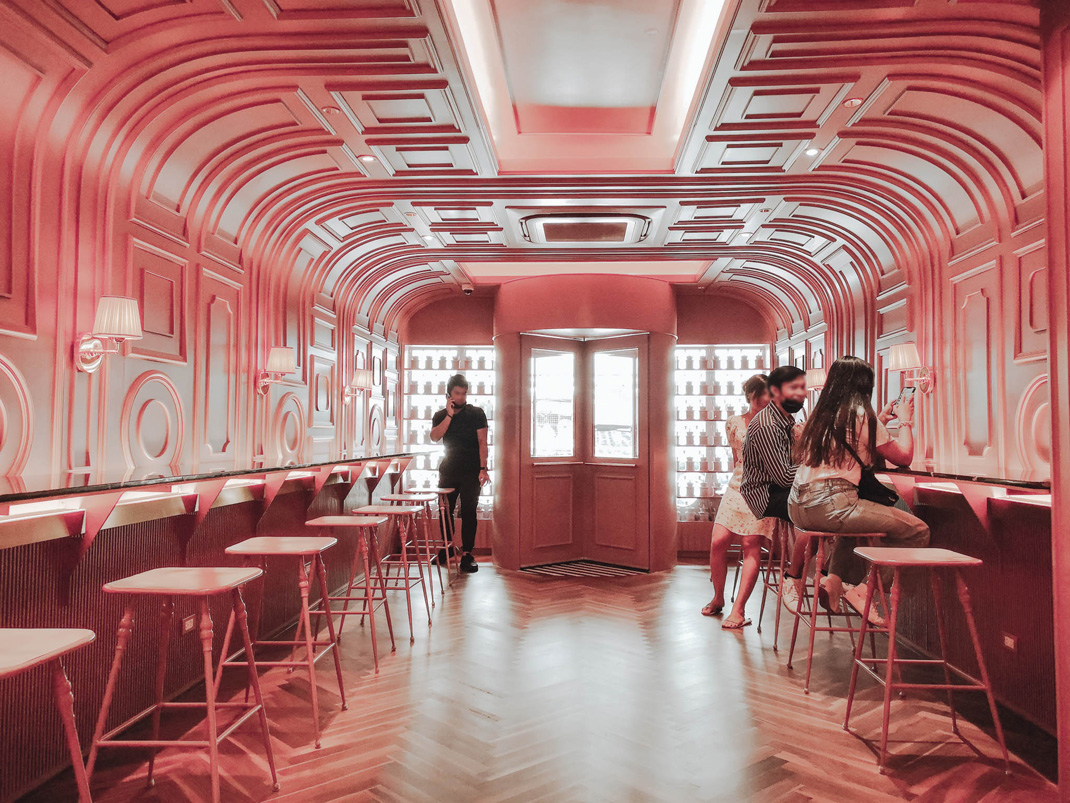 咖啡店Cassette Coffee Bar 泰国 曼谷 咖啡店 粉色 打卡店 logo设计 vi设计 空间设计