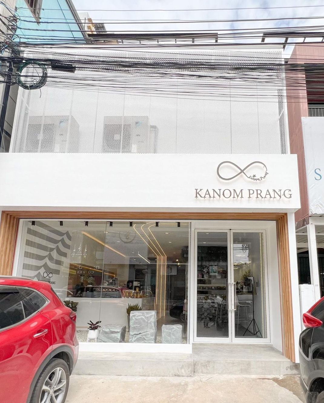 面包店Kanomprang 泰国 曼谷 面包店 白色 木色 logo设计 vi设计 空间设计