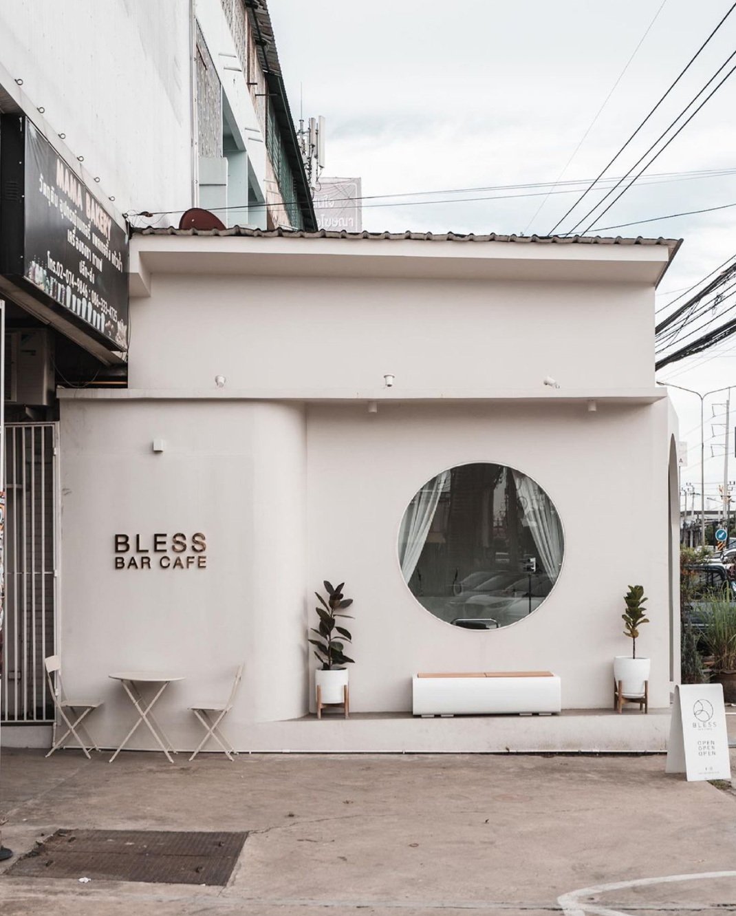咖啡店BLESS BAR CAFE 泰国 咖啡店 白色 圆形 logo设计 vi设计 空间设计