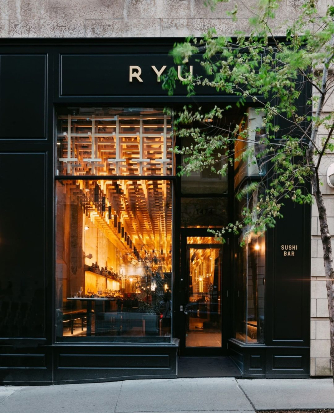 寿司餐馆RYUSushi 加拿大 日式 自然材料 自然光 圆形 logo设计 vi设计 空间设计