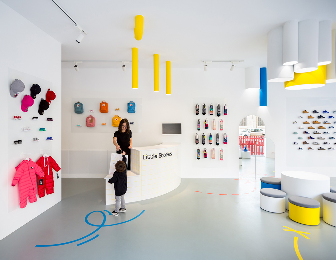 一家专为儿童设计的鞋履概念店Little Stories 灵感集 童装 鞋店 概念店 金属板 游戏性 logo设计 vi设计 空间设计