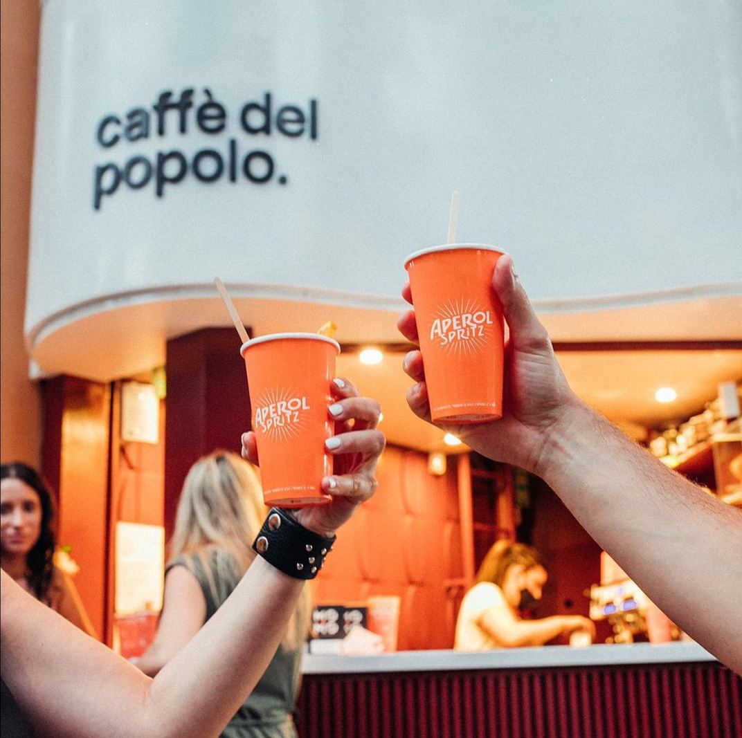 红白色系咖啡吧Caffè del Popolo 阿根廷 咖啡店 红色 白色 快闪店 袖珍 logo设计 vi设计 空间设计
