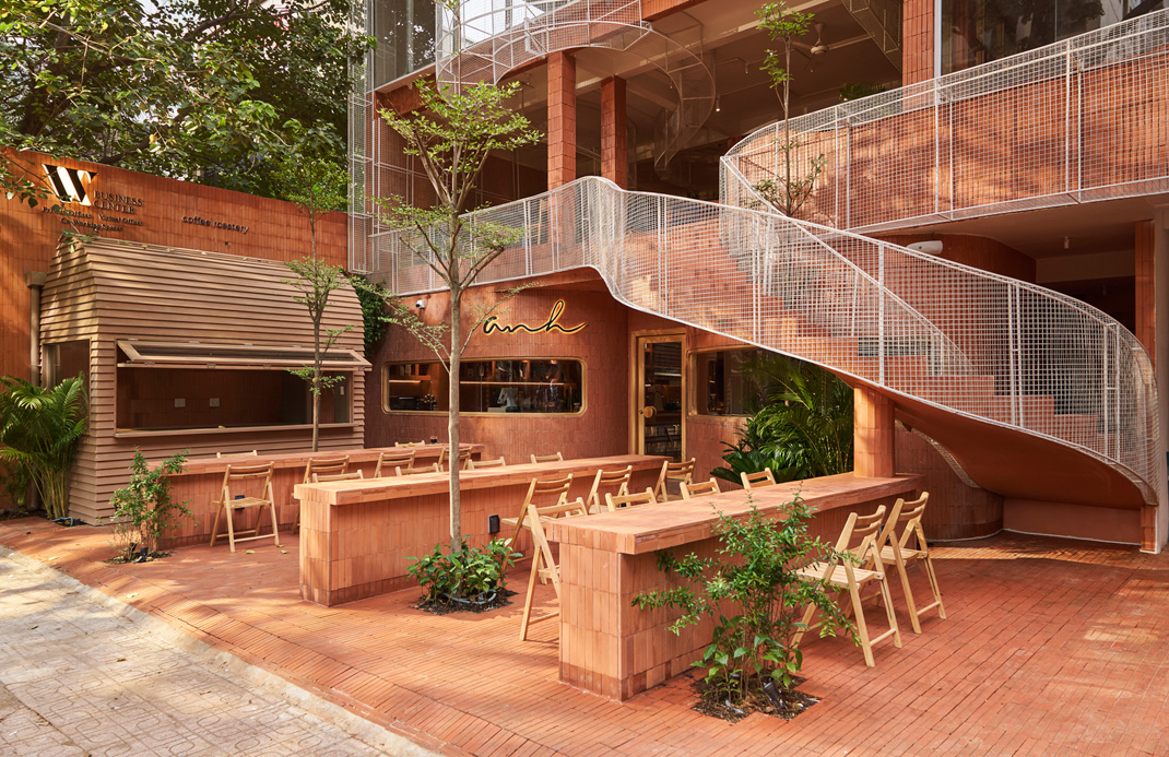 咖啡馆Anh Coffee Roastery 越南 咖啡馆 餐厅 酒吧 红砖 绿植 logo设计 vi设计 空间设计