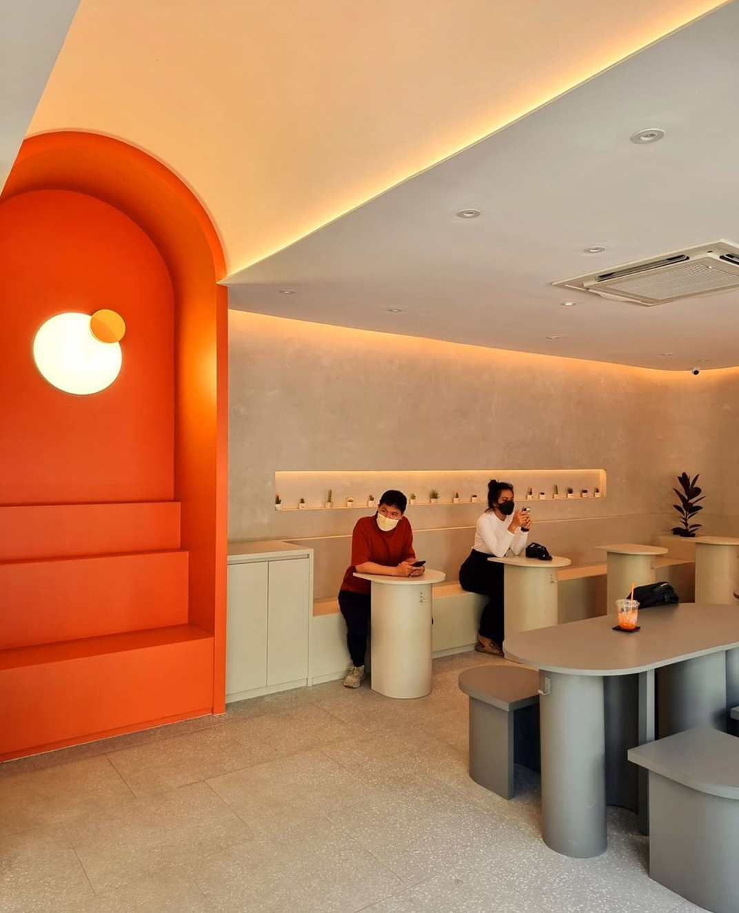 咖啡店creed.cafe 泰国 咖啡店 橙色 logo设计 vi设计 空间设计