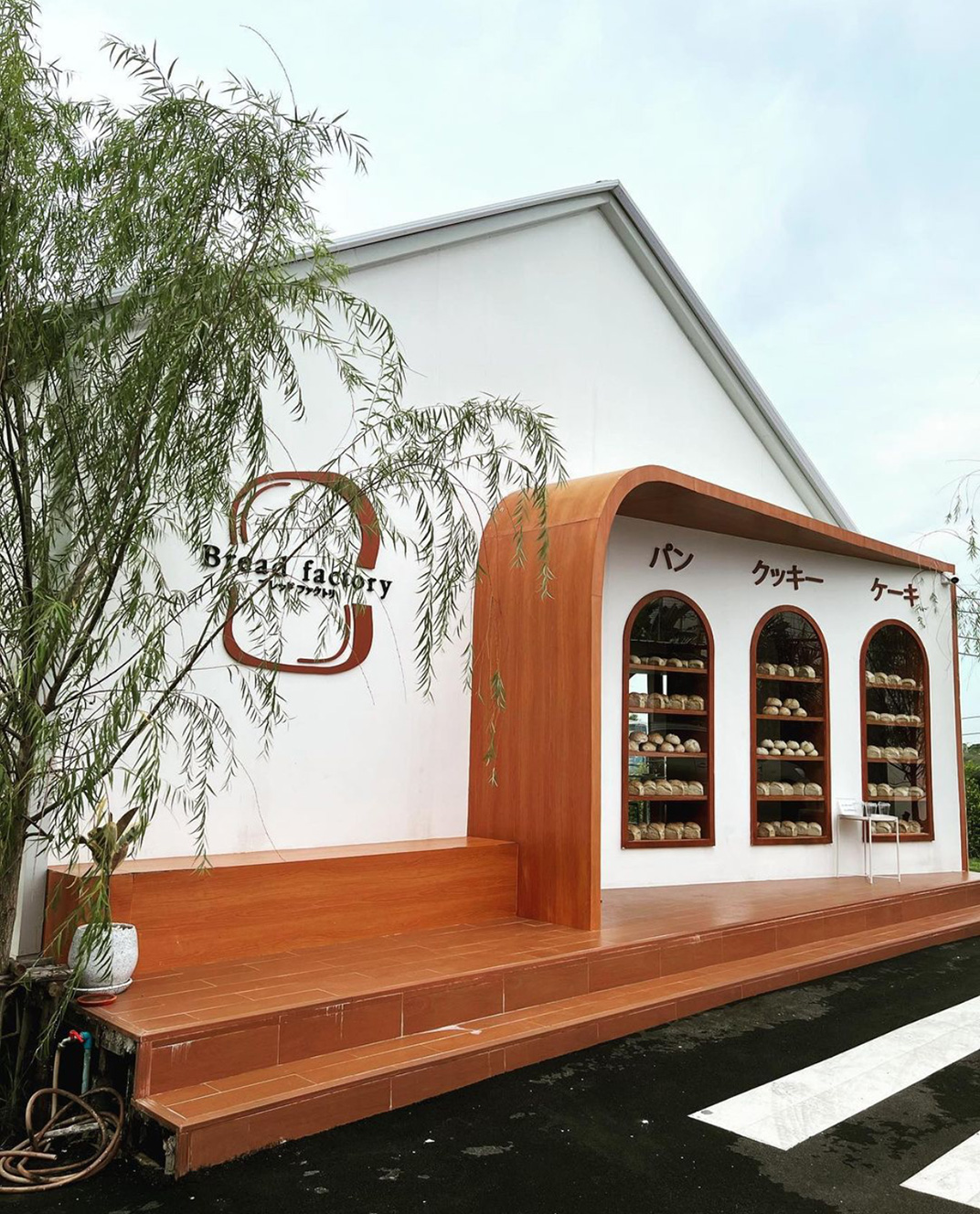 面包店Bread Factory 越南 河内 面包店 木色 logo设计 vi设计 空间设计