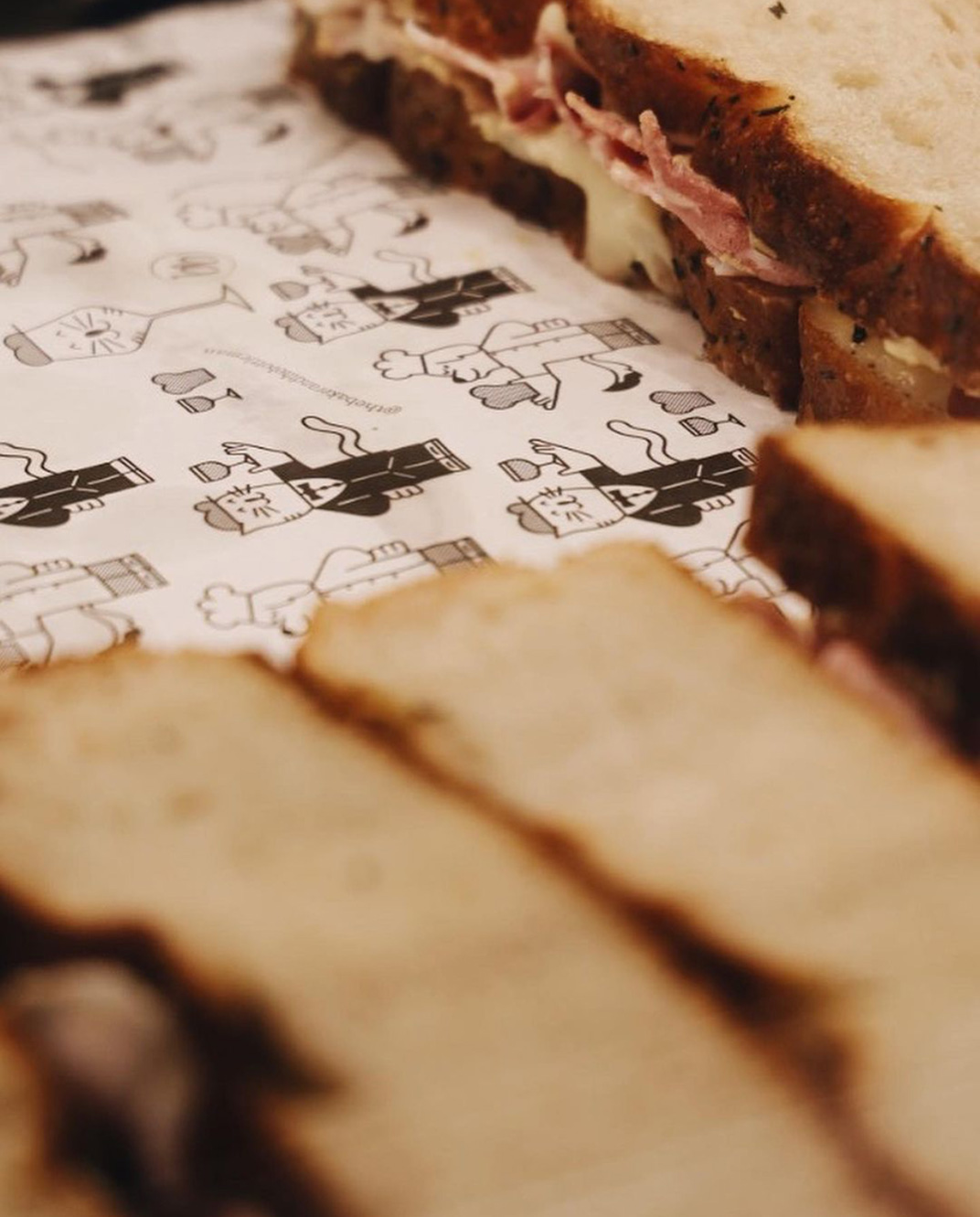 手绘插画风格英式传统面包店 英国 上海 面包店 手绘 插画 不干胶 蓝色 包装设计 logo设计 vi设计 空间设计