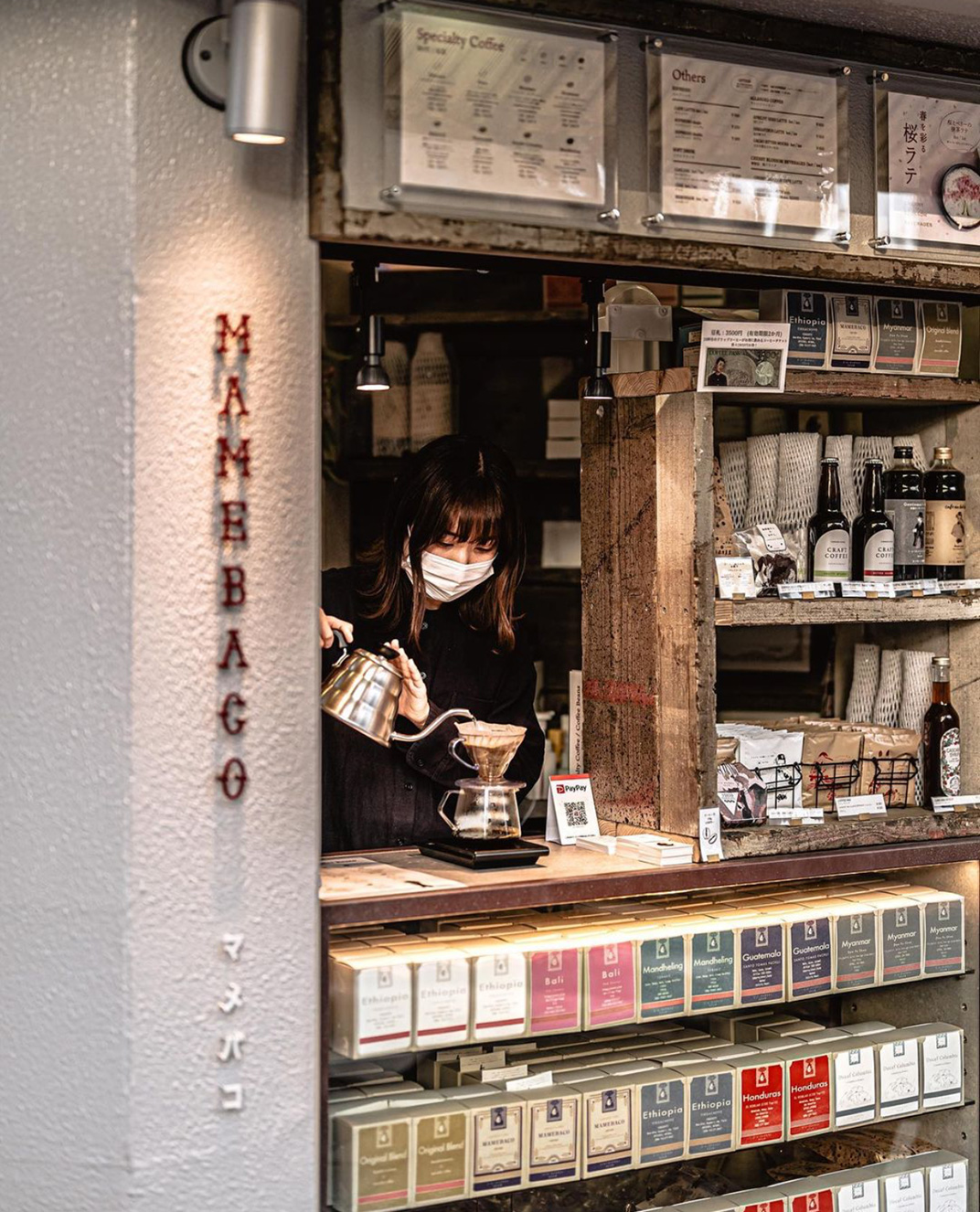 橱窗式咖啡店Mamebaco 日本 东京 上海 咖啡店 橱窗 复古 档口 logo设计 vi设计 空间设计