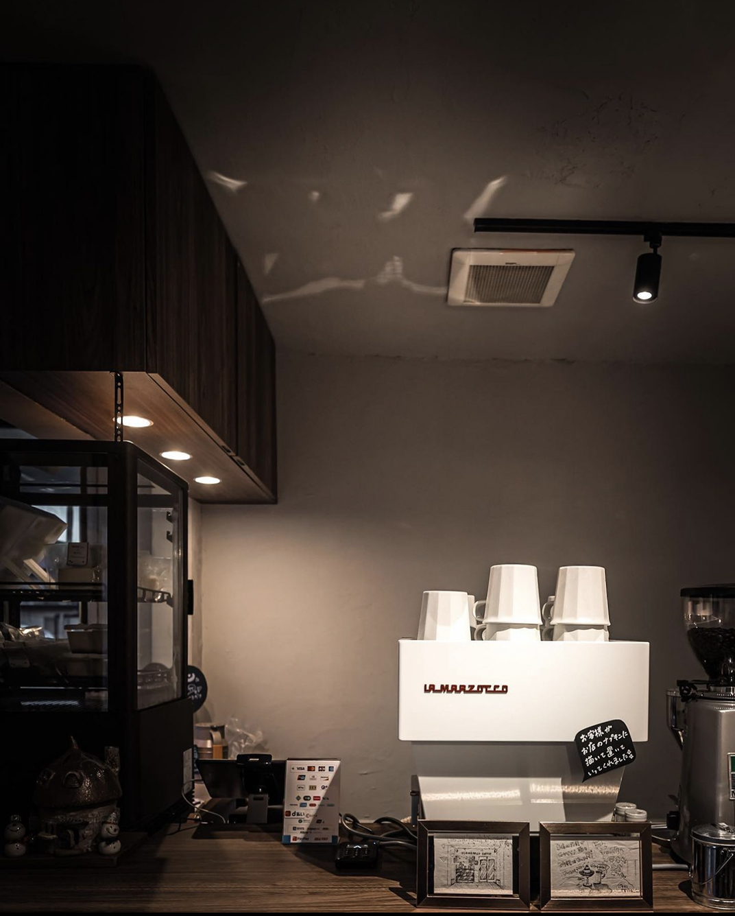好像烟草店的咖啡店MAMEBACO COFFEE 日本 北京 上海 成都 武汉 杭州 广州 logo设计 vi设计 空间设计