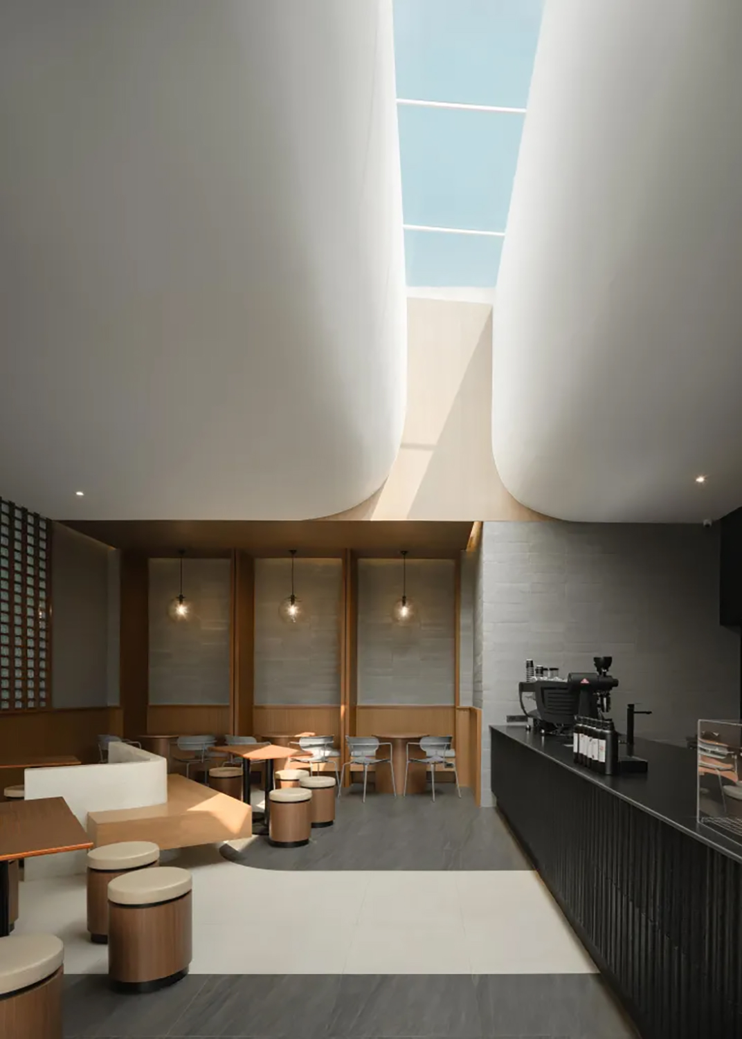黑色系咖啡馆COMPLEMENT CAFE 泰国 清迈 北京 上海 珠海 广州 武汉 杭州 佛山 澳门 logo设计 vi设计 空间设计