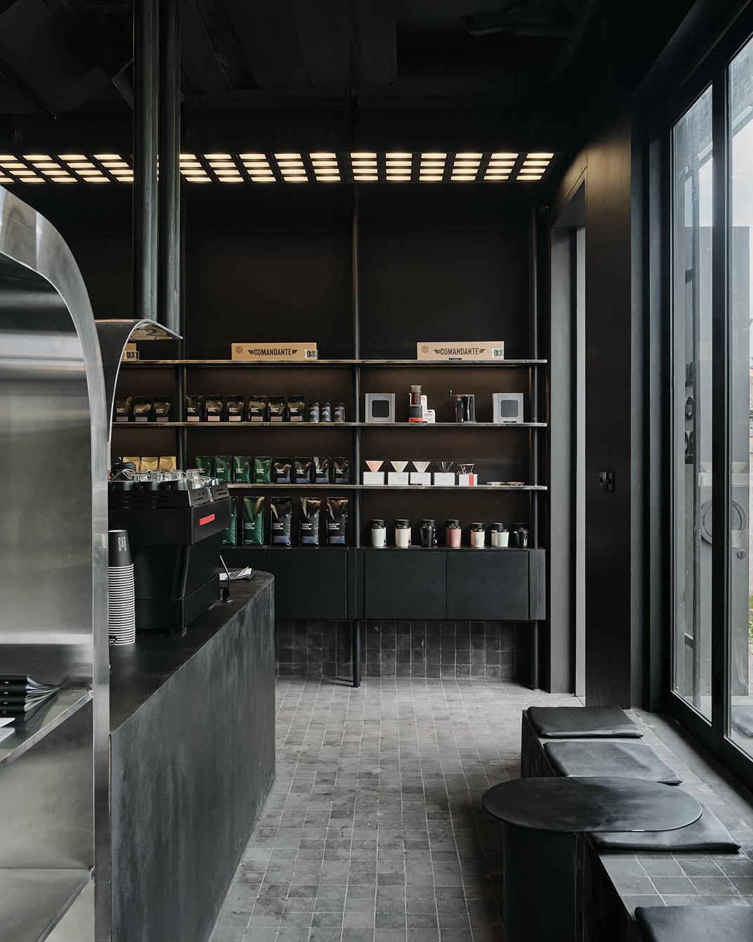 黑色调咖啡店空间设计blacklist coffee 巴厘岛 深圳 上海 北京 广州 武汉 咖啡店 餐饮商业 logo设计 vi设计 空间设计