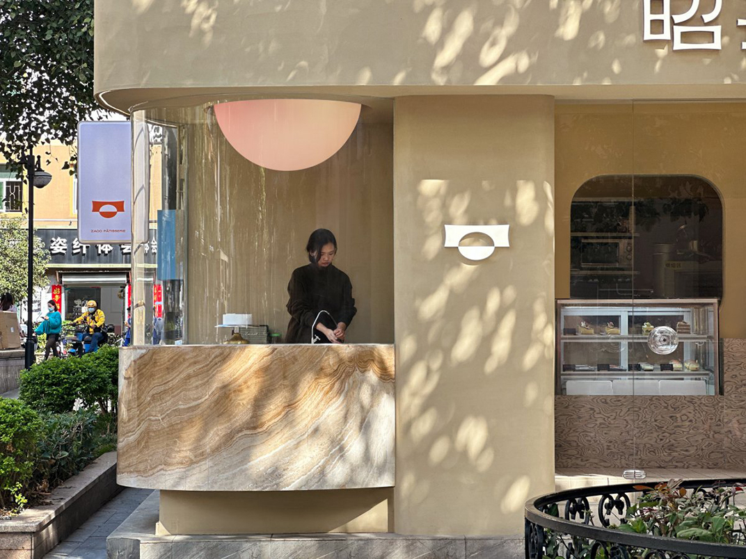 一栋老建筑的拐角处甜品店 深圳 珠海 东莞 上海 北京 广州 武汉 咖啡店 餐饮商业 logo设计 vi设计 空间设计