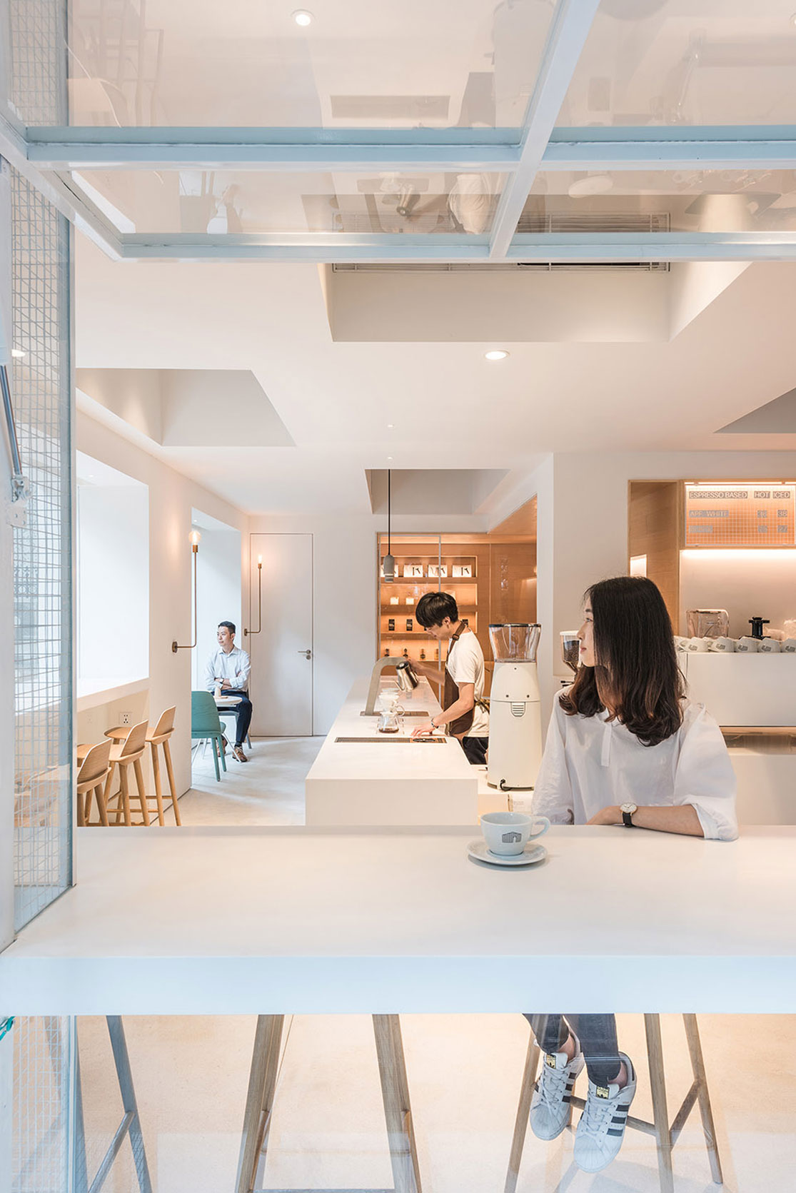 广州一个轻盈舒适的工作室与咖啡馆、LOFT风格咖啡馆、旧房改造设计、视觉餐饮