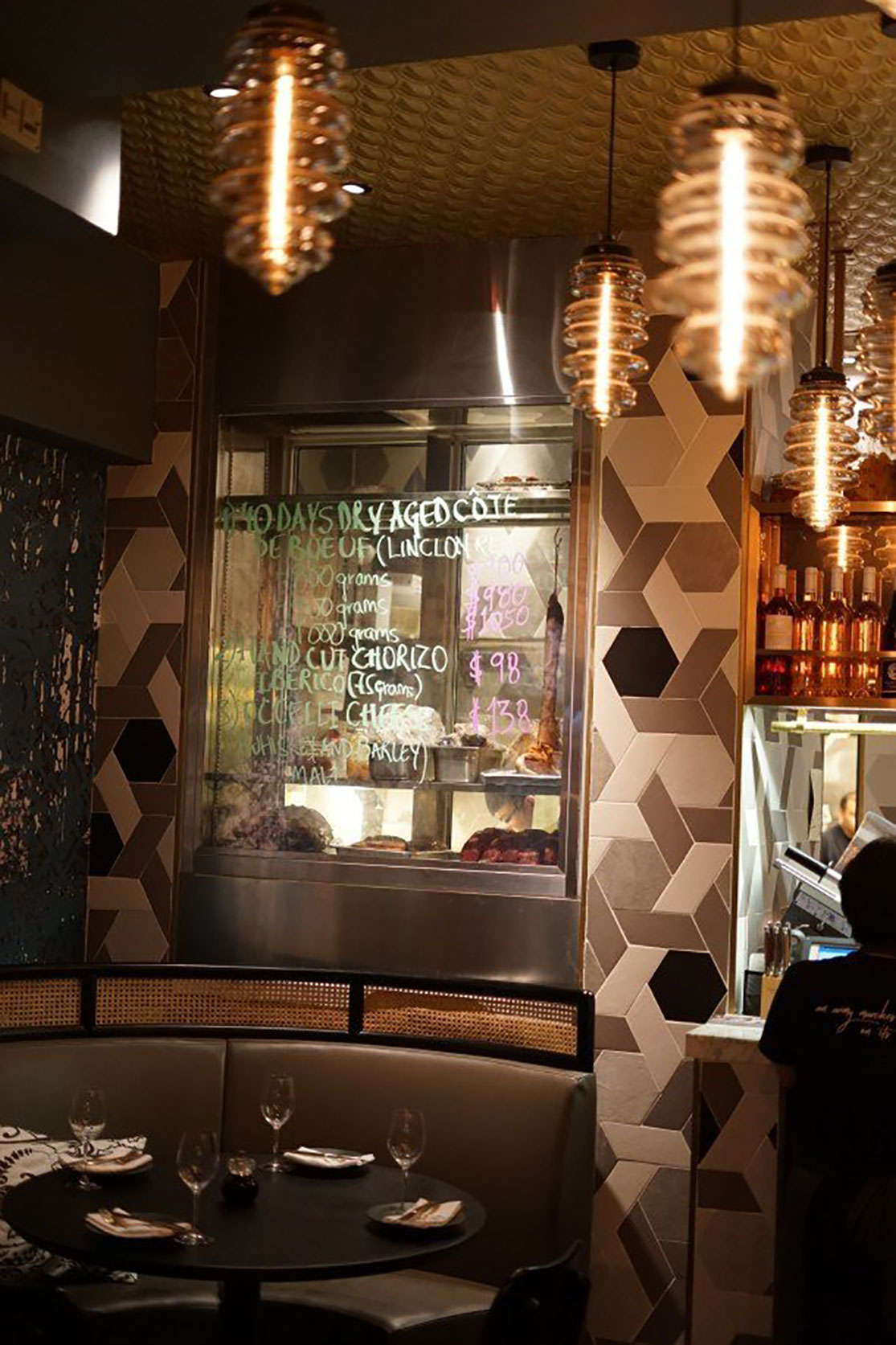 深圳酒吧餐厅VI设计、深圳酒吧LOGO设计、深圳酒吧空间设计、视觉餐饮
