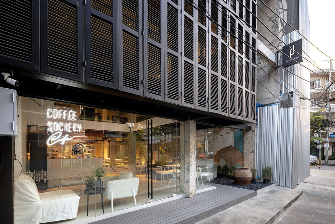 建筑翻修而成的旅馆和咖啡馆空间 IDIN Architects 视觉餐饮 全球餐饮研究所 vi设计 空间设计 深圳 杭州 武汉 上海