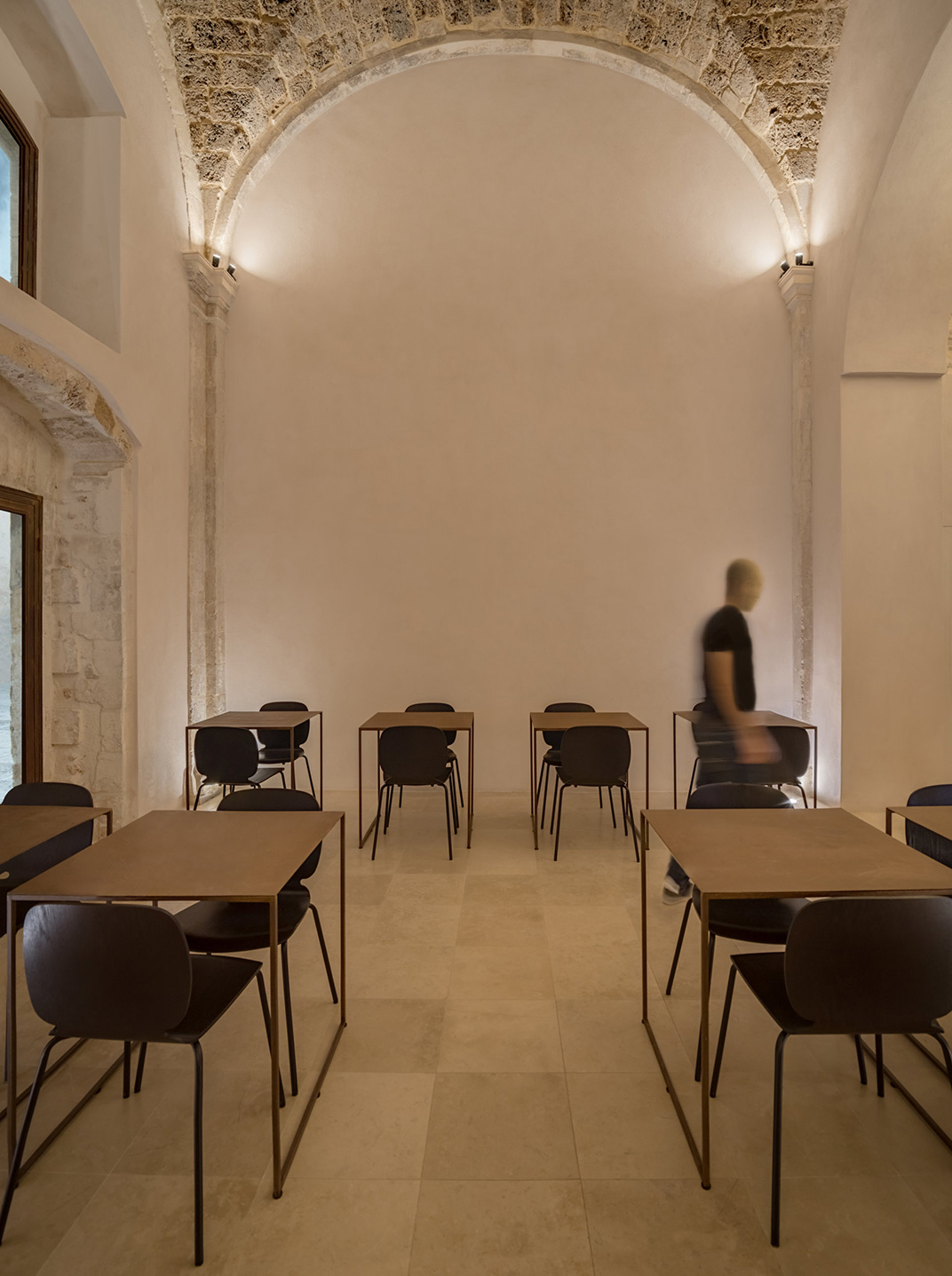 古建筑群中的餐厅改造空间设计 Francesco Caristia 餐厅LOGO VI空间设计 全球餐饮研究所 视觉餐饮 深圳 武汉 杭州 上海 广州 北京