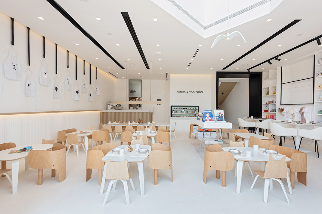 儿童餐厅白熊 迪拜 儿童餐厅 中性色调餐厅  餐厅LOGO-VI空间设计