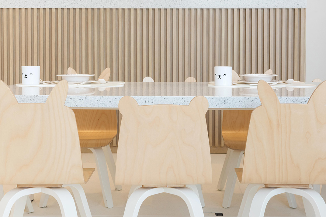 儿童餐厅白熊 迪拜 儿童餐厅 中性色调餐厅  餐厅LOGO-VI空间设计