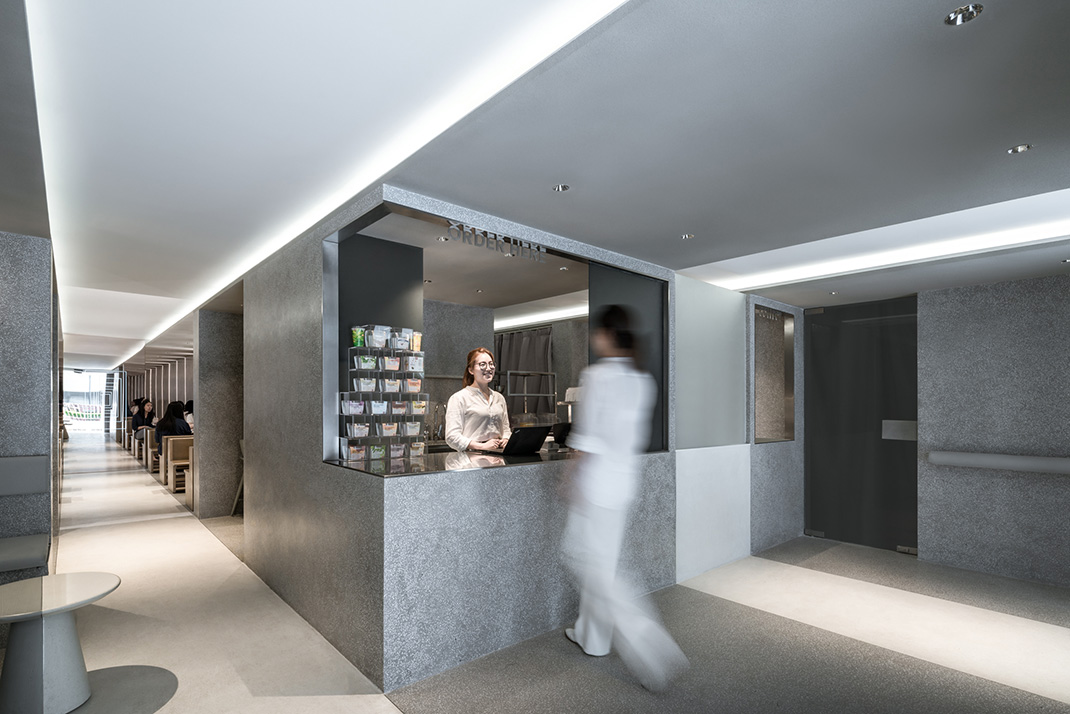 北京的一家酸奶饮料咖啡店 光之间隙 水磨石 旧房改造 餐厅LOGO VI设计 空间设计 视觉餐