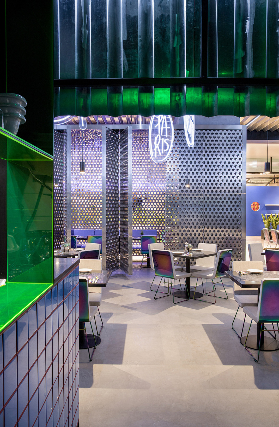 TIAGO SELECT餐厅北京 波纹天花板 瓷砖 霓虹灯 艺术装置 logo设计 VI设计 空间设计 视觉餐饮