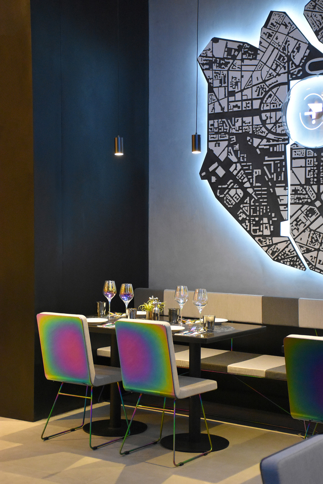 TIAGO SELECT餐厅北京 波纹天花板 瓷砖 霓虹灯 艺术装置 logo设计 VI设计 空间设计 视觉餐饮