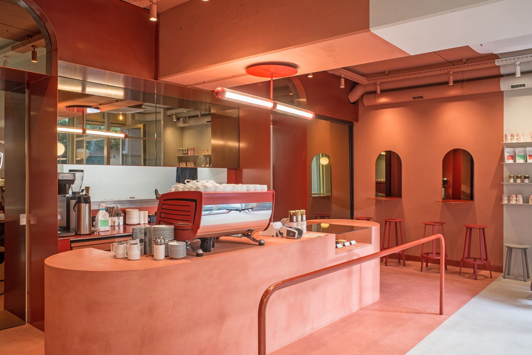 两种色系分割的咖啡馆空间 比利时 咖啡厅 分割 红色 白色 logo设计 vi设计 空间设计 视觉餐饮