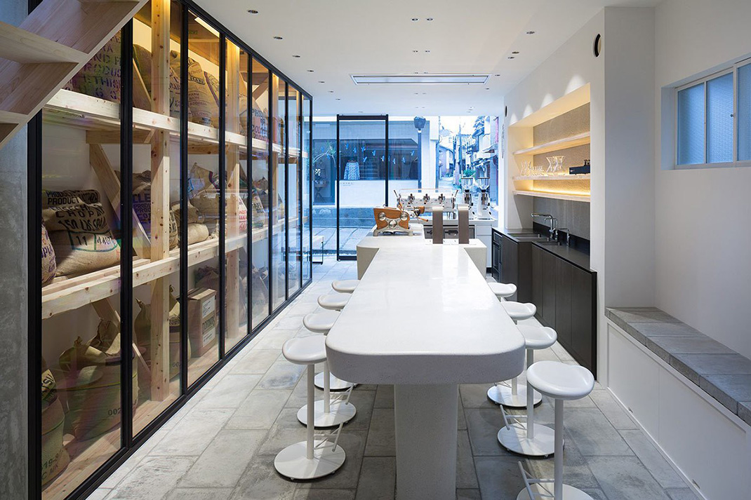 在京都古城中的% Arabica咖啡馆 日本 京都 咖啡店 % Arabica logo设计 vi设计 空间设计 视觉餐饮