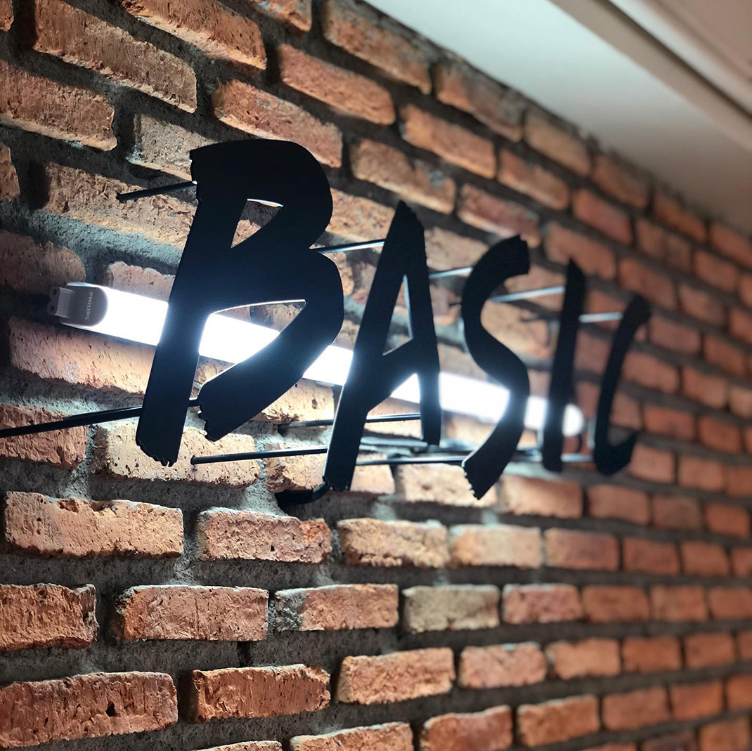 曼谷咖啡店Basic Specialty Coffee 泰国 曼谷 咖啡店 cafe 打卡店 网红店 logo设计 vi设计 空间设计 视觉餐饮