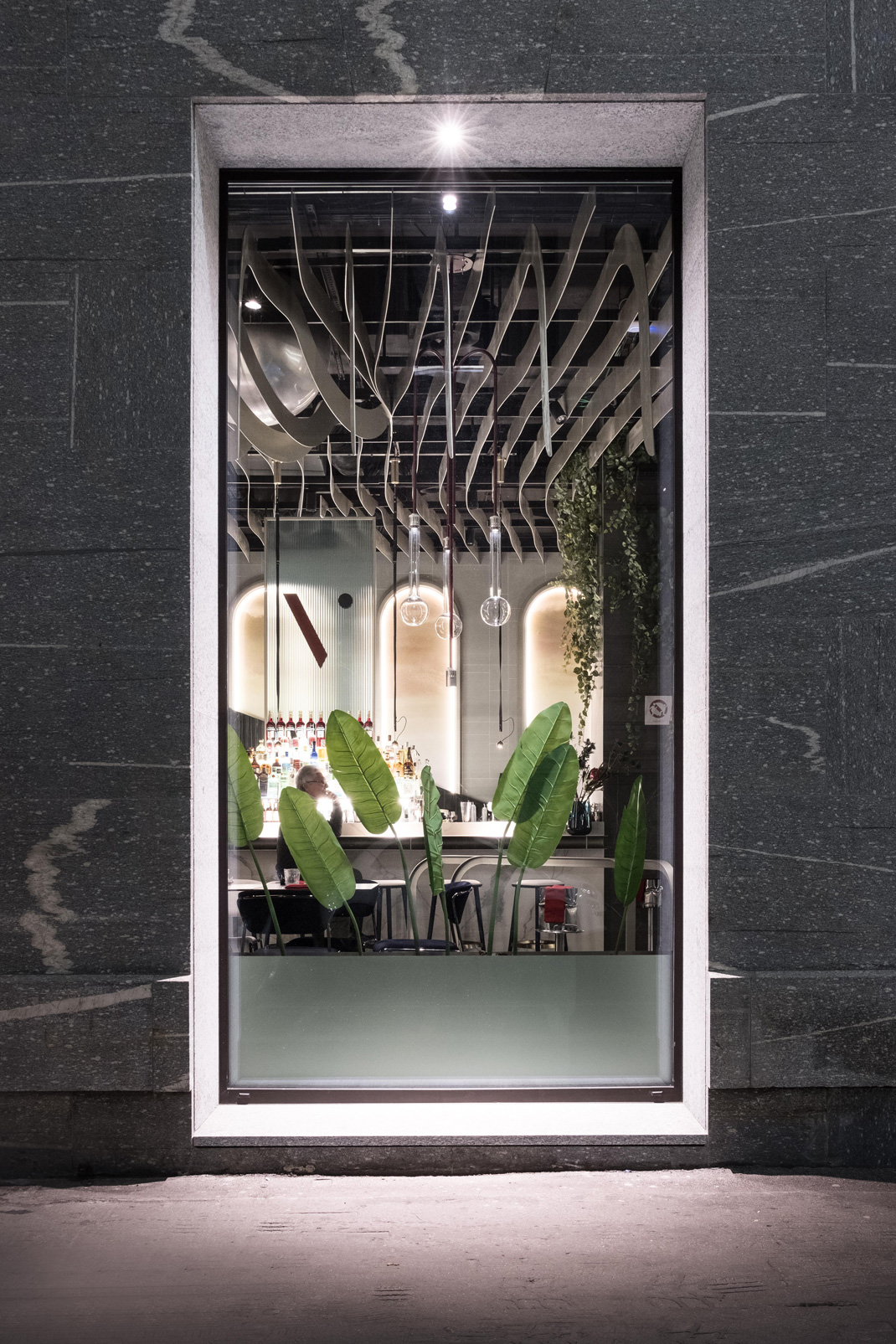 形而上学餐厅OTIVM_Milano 意大利 意大利 米兰 古典主义 波纹砖 霓虹灯 树脂地板  logo设计 vi设计 空间设计