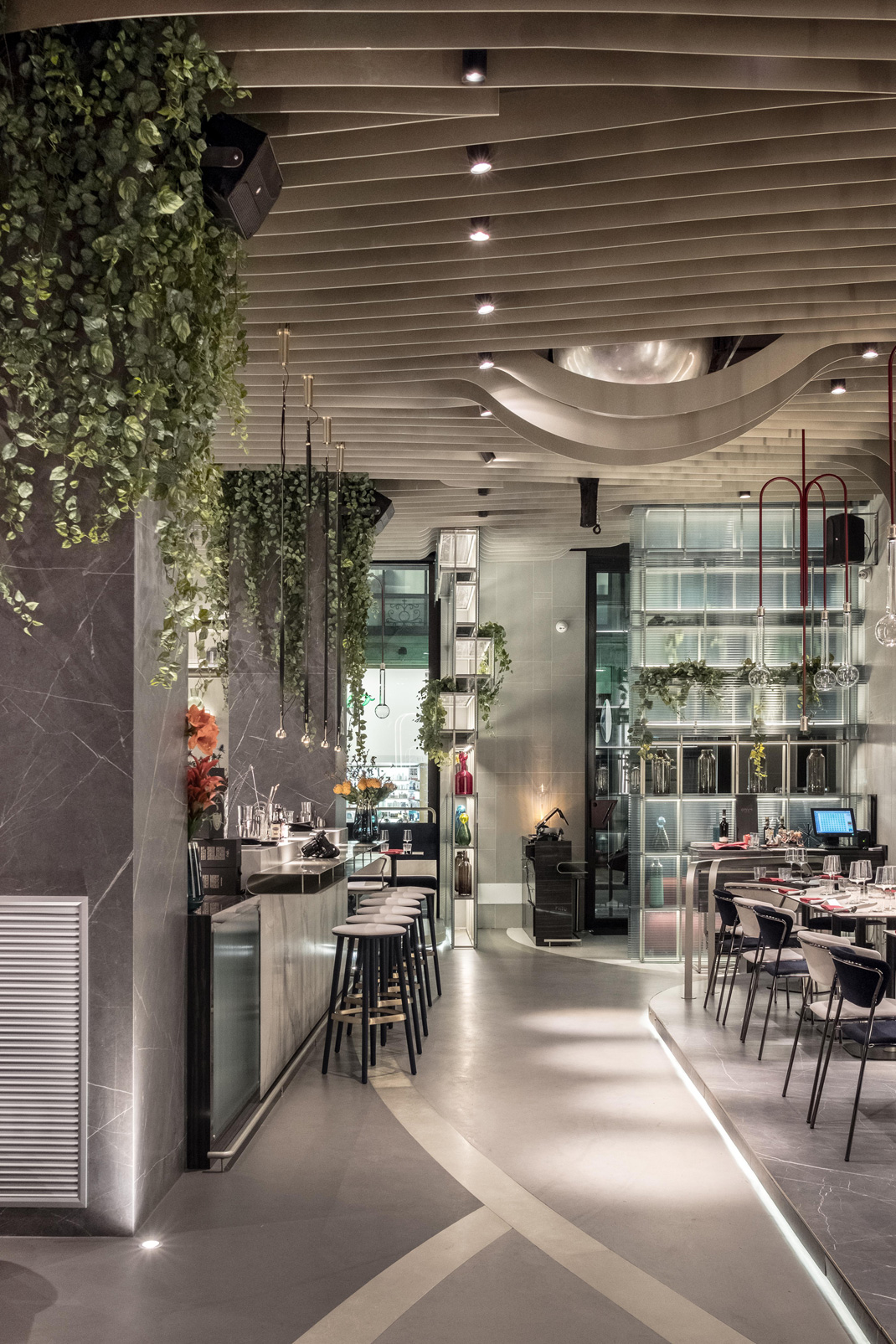 形而上学餐厅OTIVM_Milano 意大利 意大利 米兰 古典主义 波纹砖 霓虹灯 树脂地板  logo设计 vi设计 空间设计