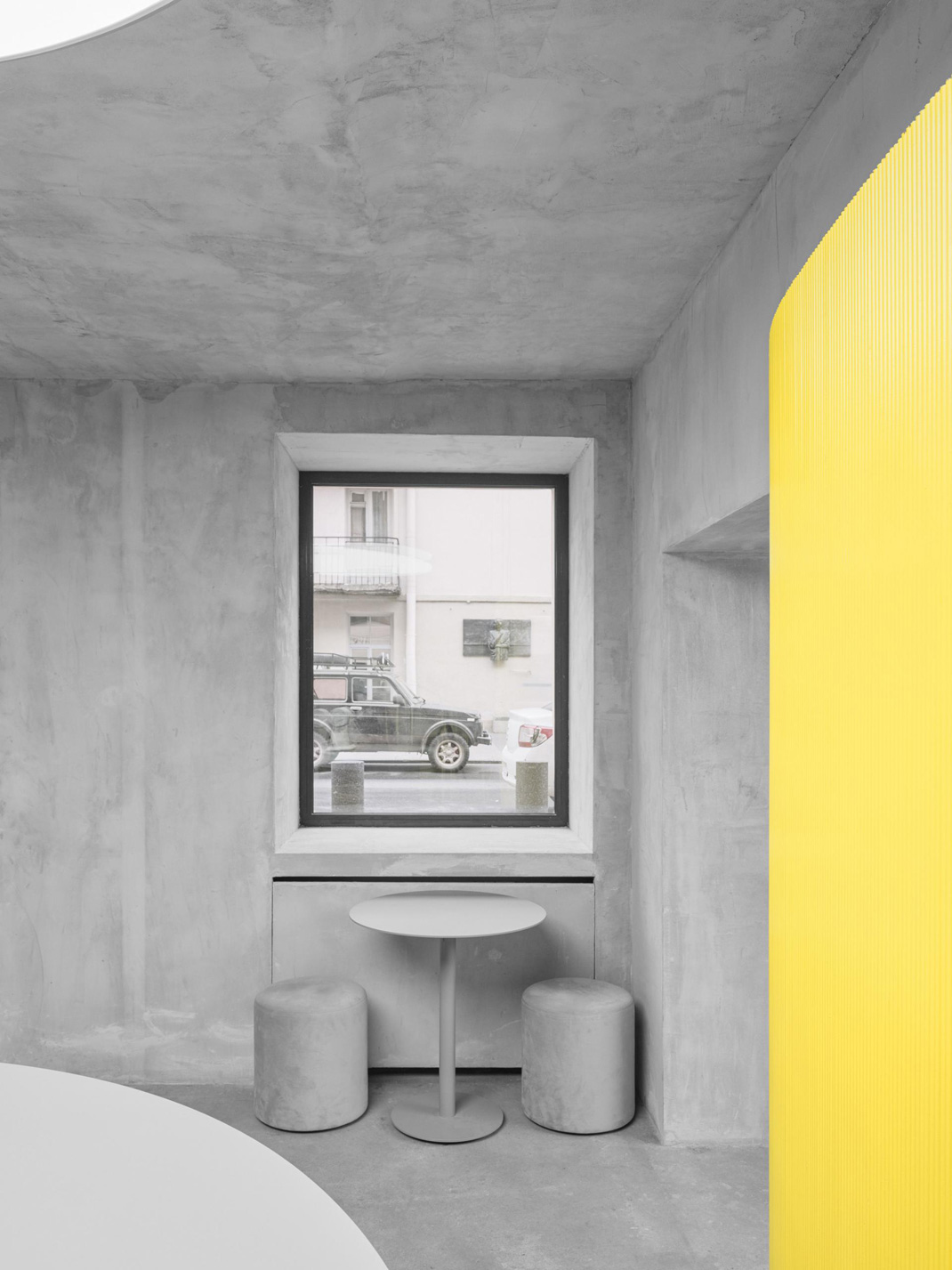 珠宝品牌Avgvst内的咖啡餐厅 圣彼得堡 咖啡店 木料 黄色 logo设计 vi设计 空间设计