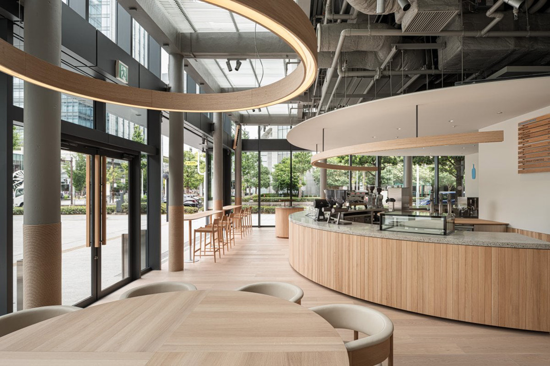 开放空间咖啡馆Blue Bottle Coffee 日本 咖啡馆 开放 曲线 木质 logo设计 vi设计 空间设计