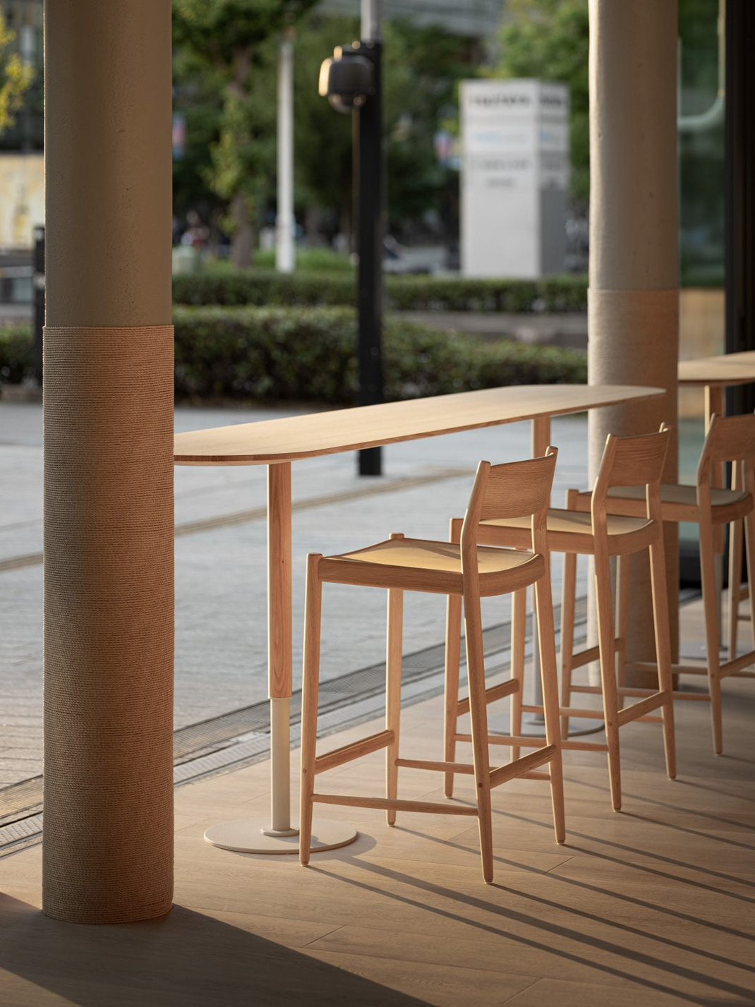 开放空间咖啡馆Blue Bottle Coffee 日本 咖啡馆 开放 曲线 木质 logo设计 vi设计 空间设计