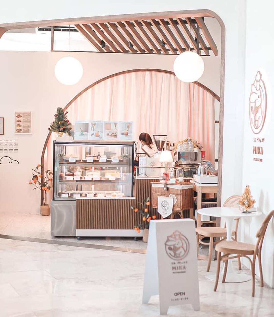 面包店Mika Patisserie 泰国 曼谷 日式甜品 面包店 插图 logo设计 vi设计 空间设计