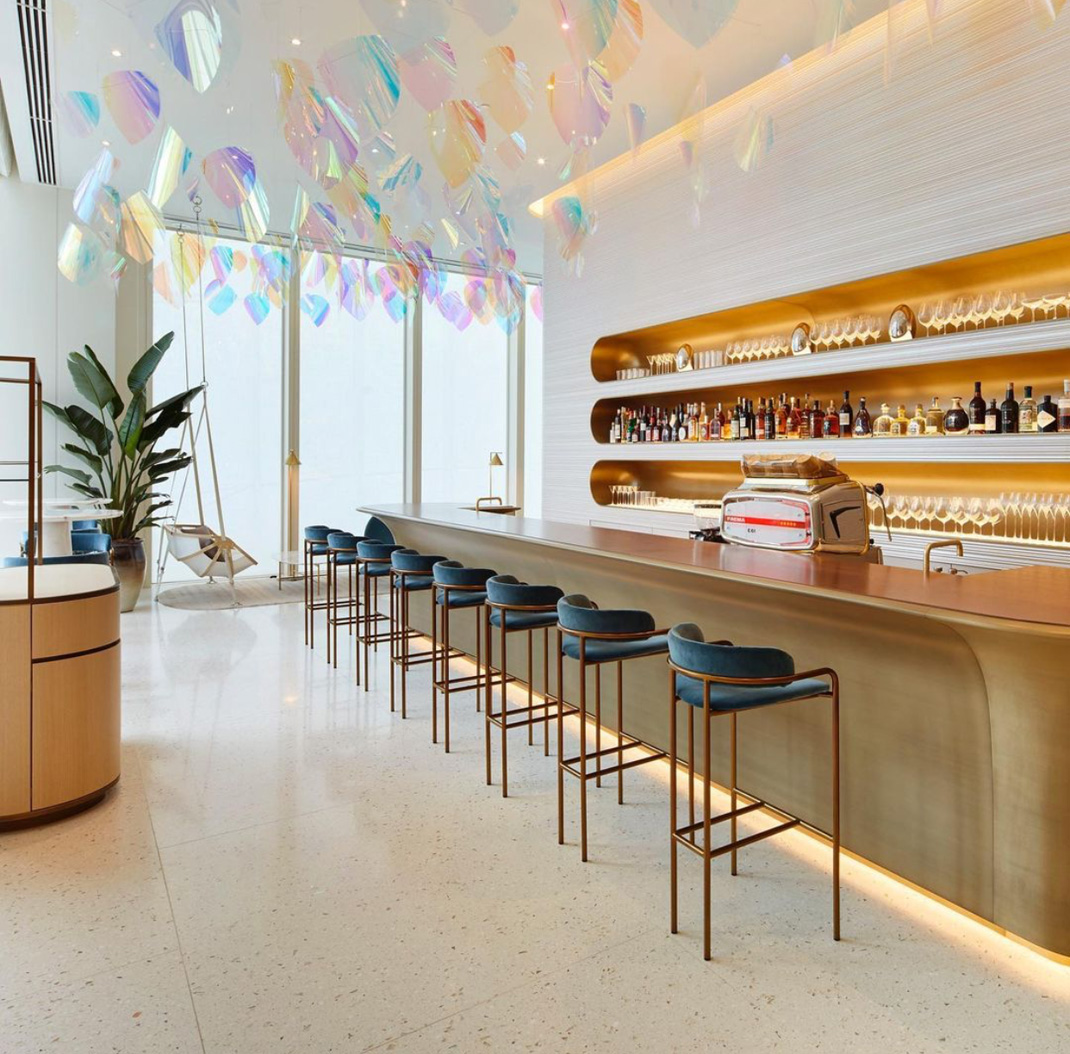 Le Café V全球第一间咖啡厅、餐厅都开在大阪 日本 咖啡店 酒吧cafe 奢侈品 弧形 logo设计 vi设计 空间设计