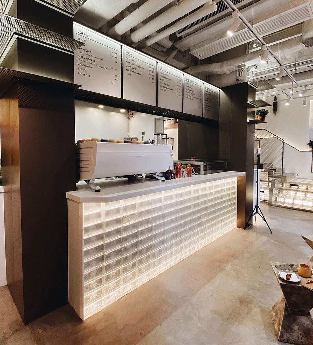 Base8 Coffee Dining Salon 香港 咖啡店 玻璃砖 logo设计 vi设计 空间设计