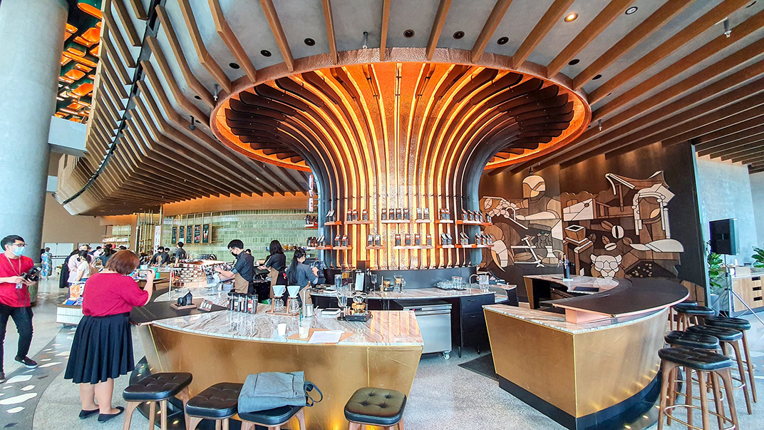 曼谷最大星巴克Starbucks Reserve 泰国 星巴克 咖啡店 酒吧 阵列 木材 旗舰店 logo设计 vi设计 空间设计