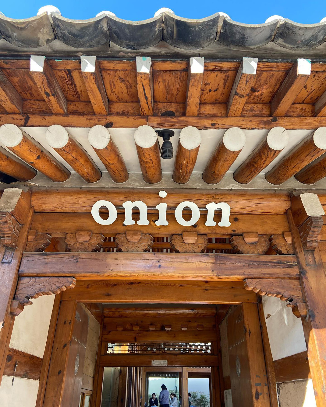 咖啡馆Cafe Onion Anguk 韩国 咖啡店 Café 复古 老建筑 logo设计 vi设计 空间设计