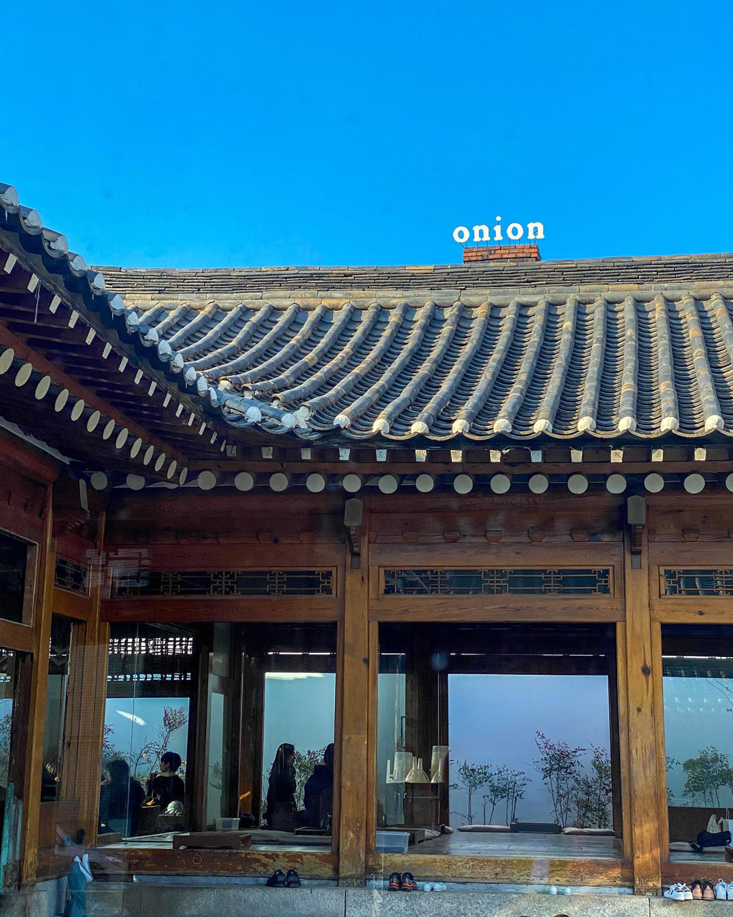 咖啡馆Cafe Onion Anguk 韩国 咖啡店 Café 复古 老建筑 logo设计 vi设计 空间设计