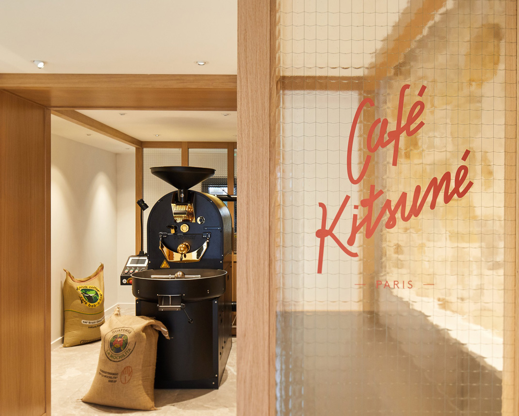 咖啡店Cafe Kitsune 巴黎 咖啡店 阵列 logo设计 vi设计 空间设计